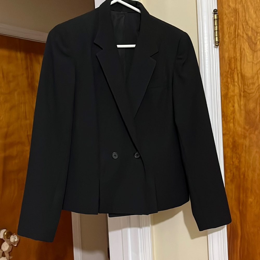 Woman’s suit with skirt and jacket in black. Size 9/10.